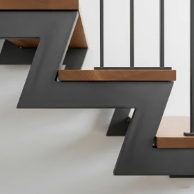 Scala a giorno ferro e legno