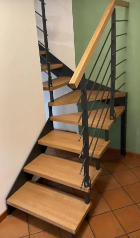 Scala su Misura in ferro verniciato e legno