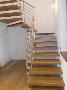 Scala su Misura acciaio verniciato e gradini legno 