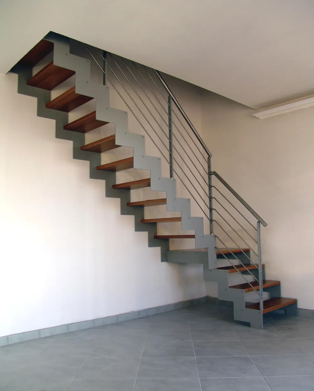 Scala a giorno in rovere massello a Lecco